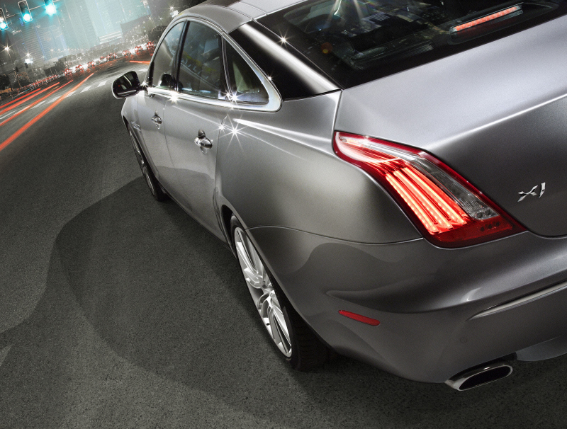 Illustration for article titled 2010 Jaguar XJ: The New Cat Revealed!